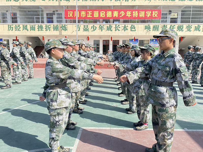 青春期叛逆青少年管理励志教育学校