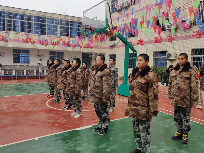 封闭式特训厌学逃课早恋叛逆少年学校