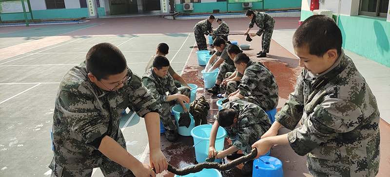 青春期叛逆孩子全封闭军事化的管教学校
