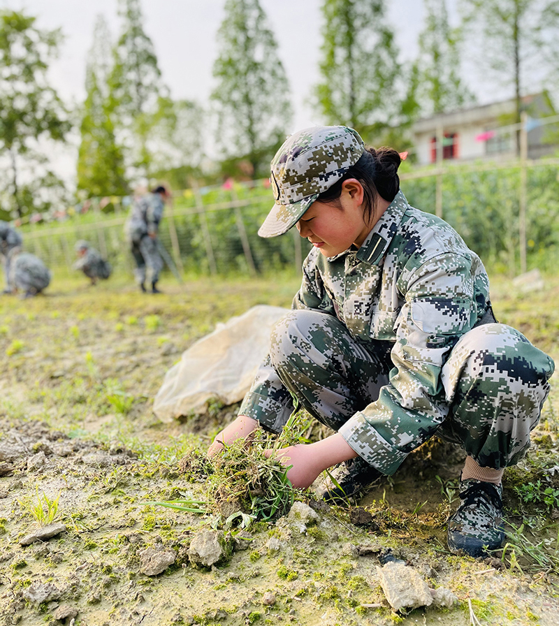 全封闭教育叛逆期小孩厌学逃课的学校
