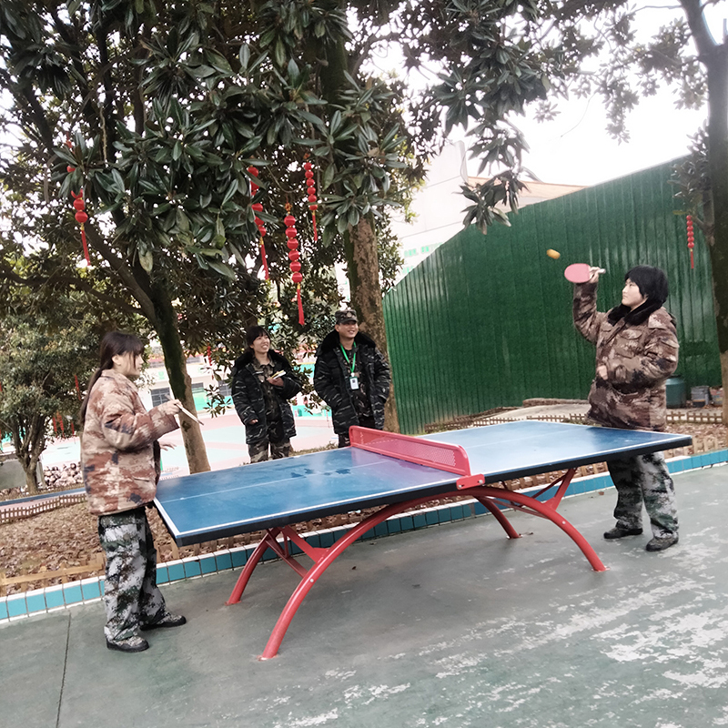 孩子叛逆不听话厌学逃课的全封闭学校