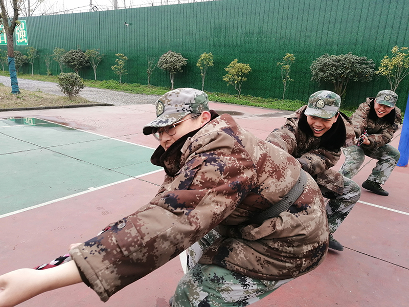 专治叛逆孩子逃课不听话的全封闭学校
