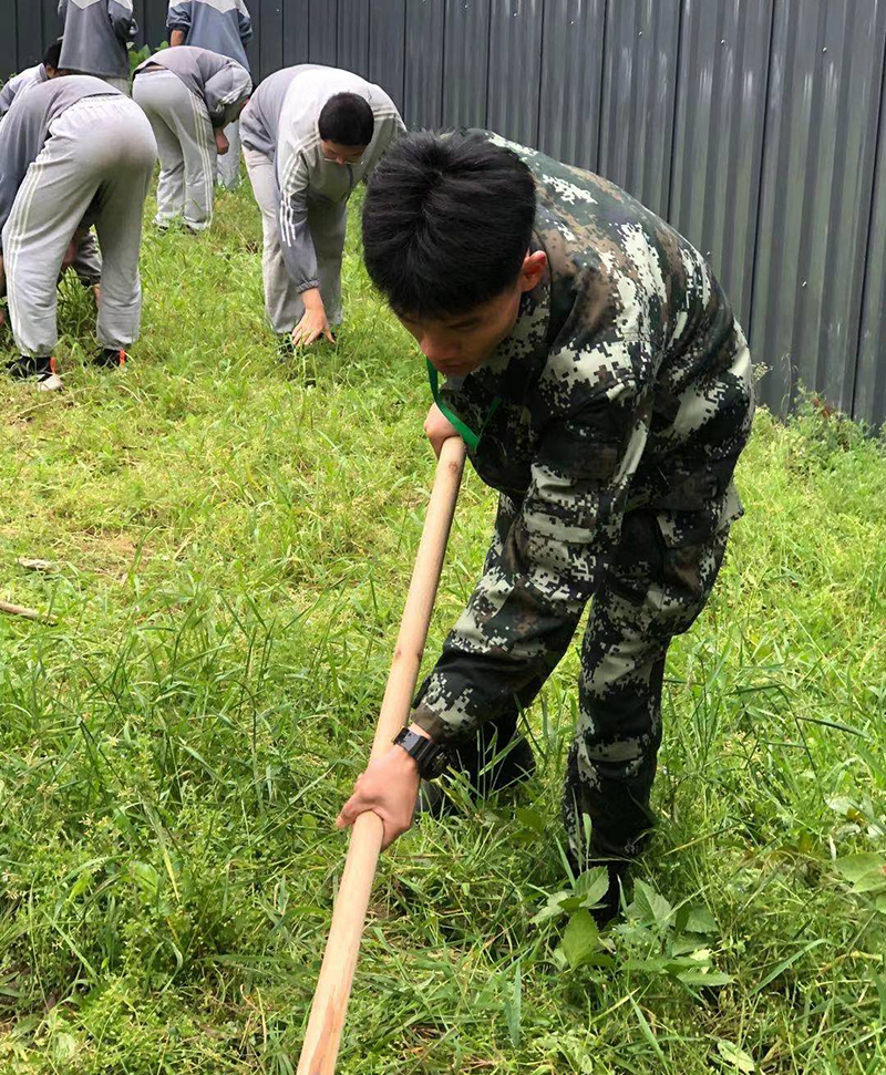 叛逆小孩早恋厌学军事化管理教育学校