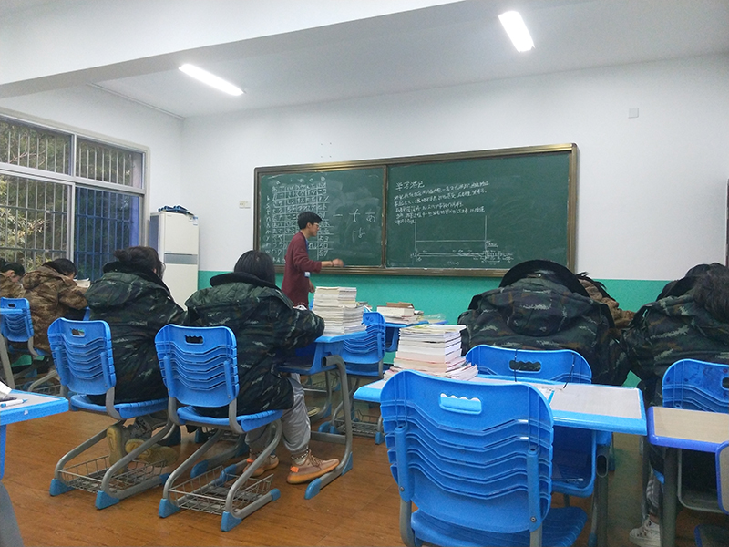 全封闭叛逆孩子教育改变学校